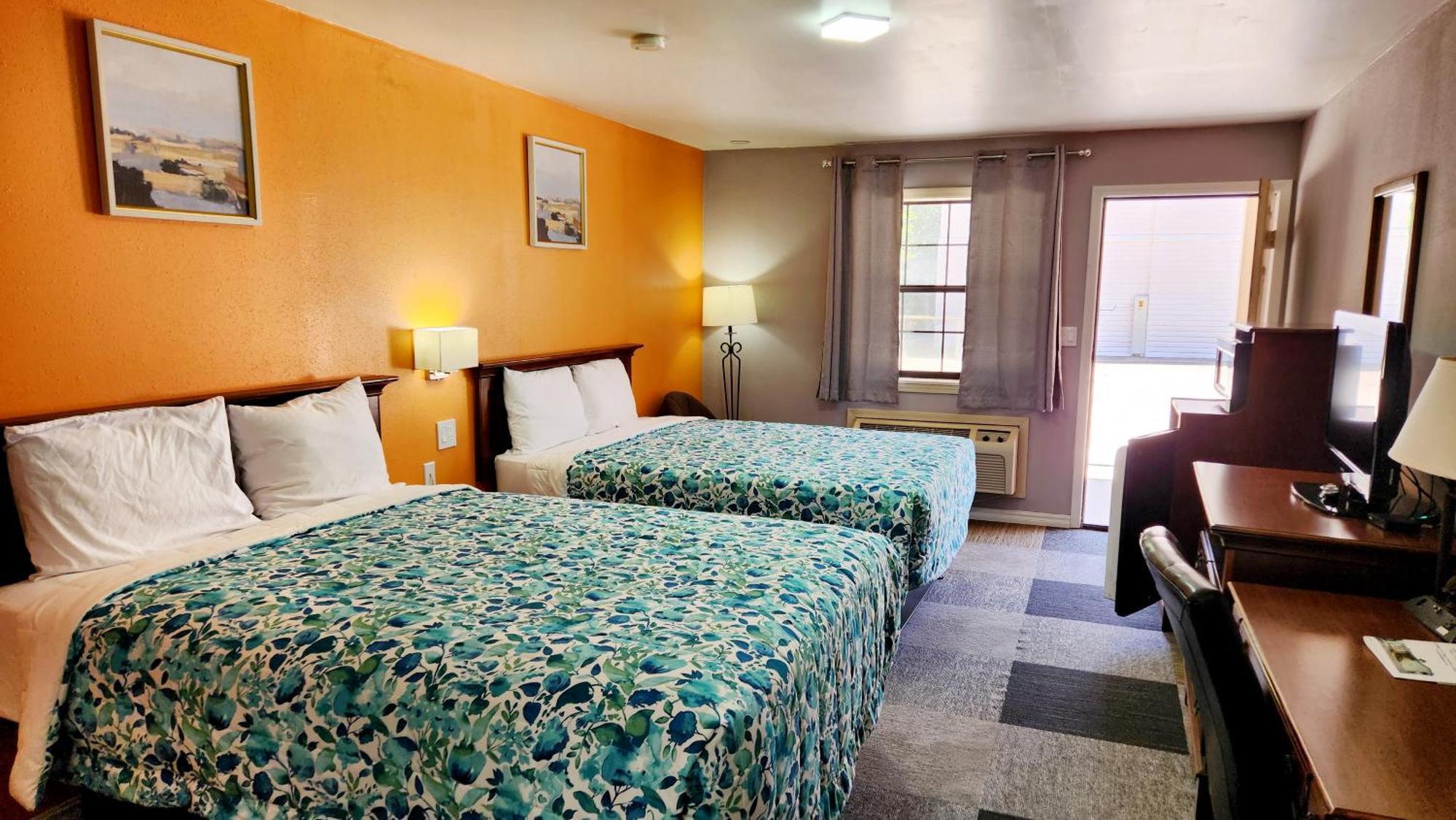 Swiss Village Inn Юрика Спрингс Экстерьер фото