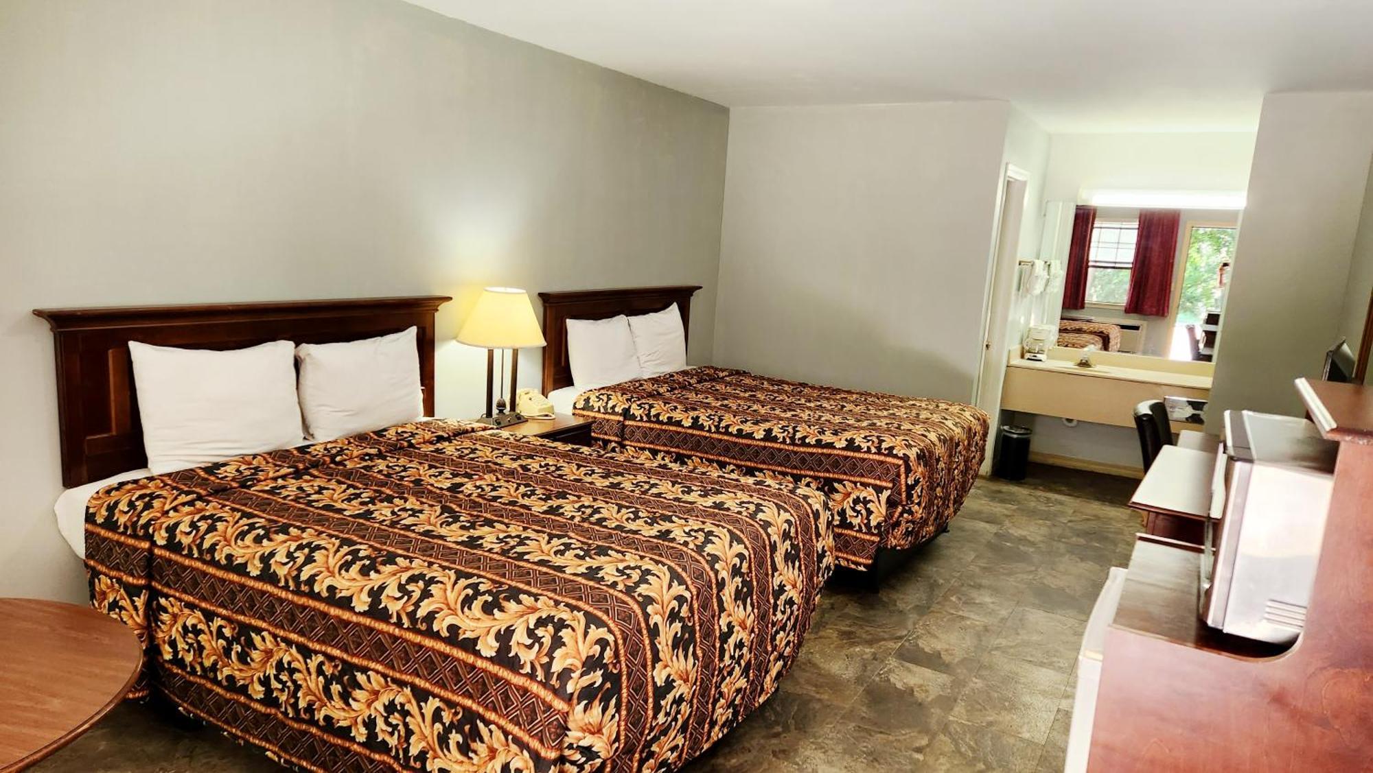 Swiss Village Inn Юрика Спрингс Экстерьер фото