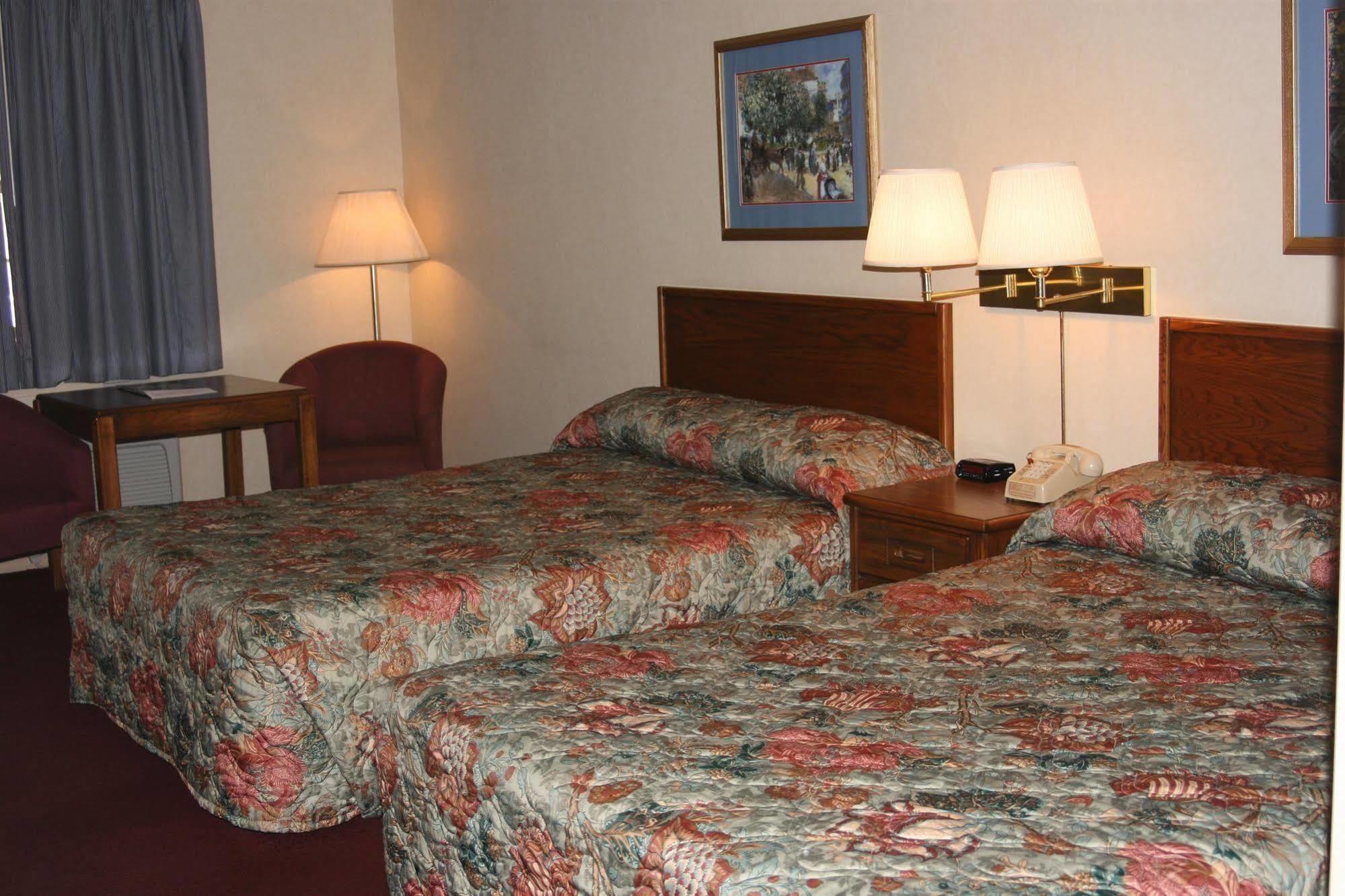 Swiss Village Inn Юрика Спрингс Номер фото