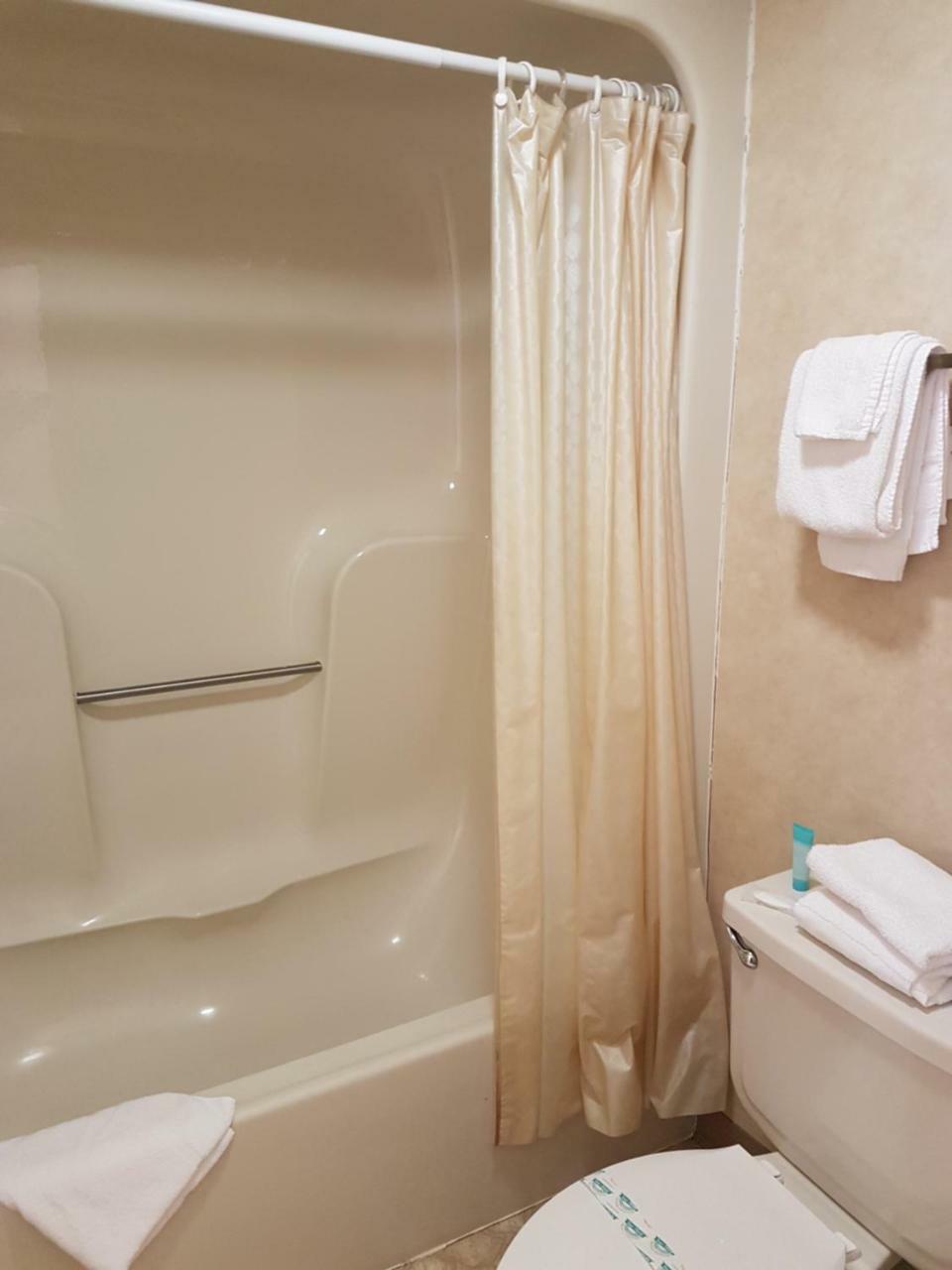 Swiss Village Inn Юрика Спрингс Экстерьер фото